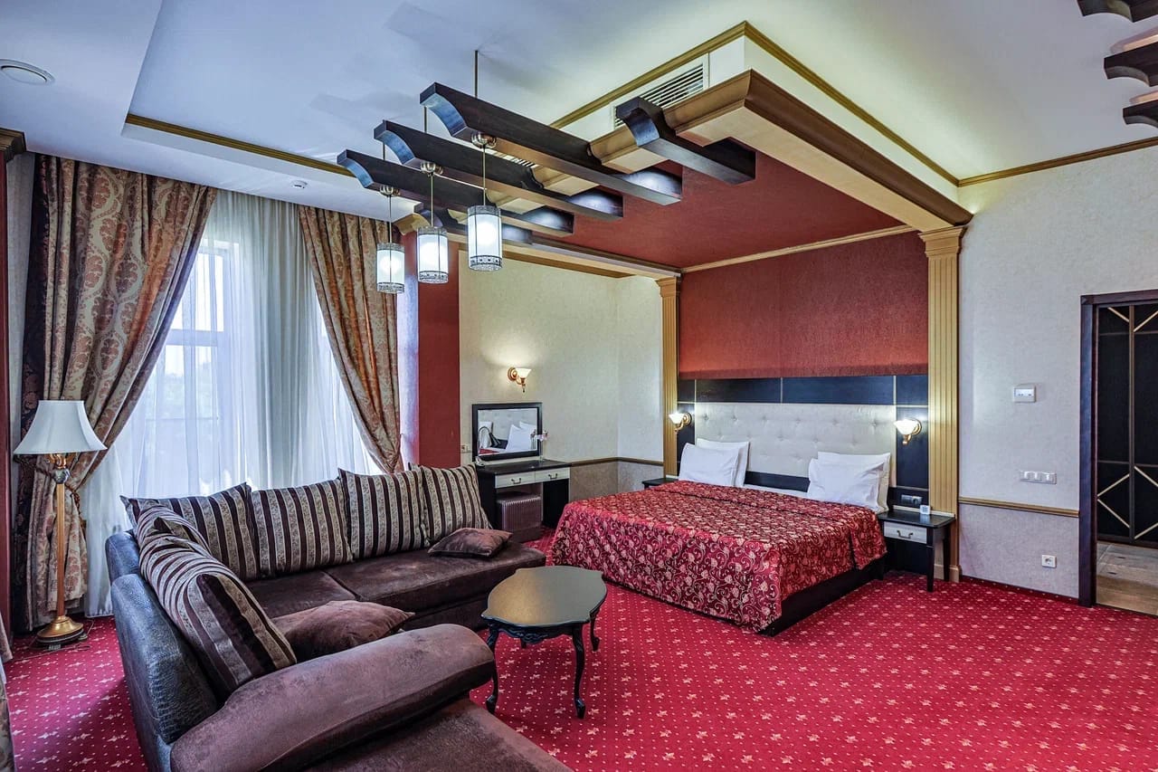 Ваша зона комфорта начинается<br>в парк-отеле Троя