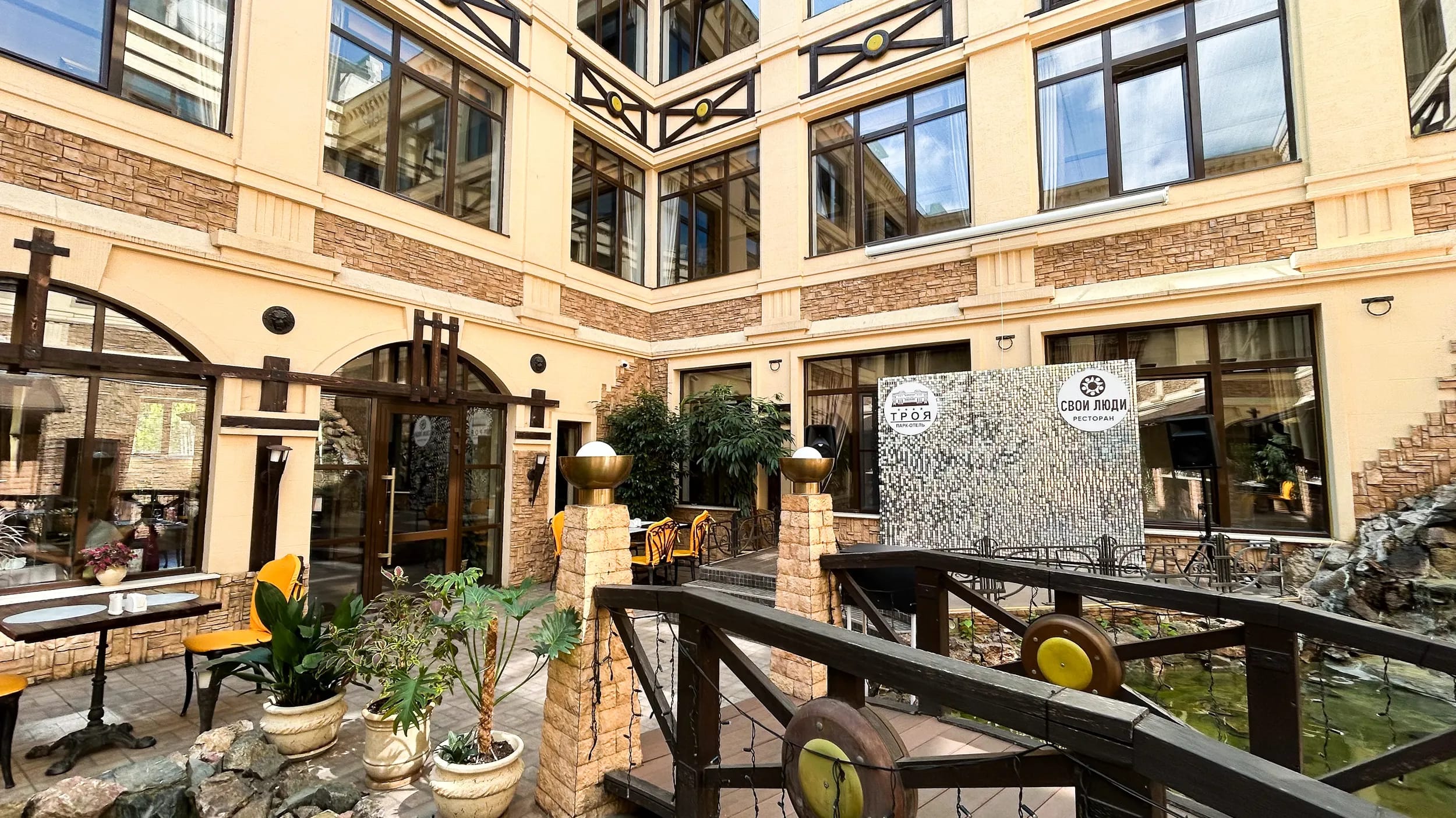 Ресторан «Свои люди» — здесь вас встречают как родных