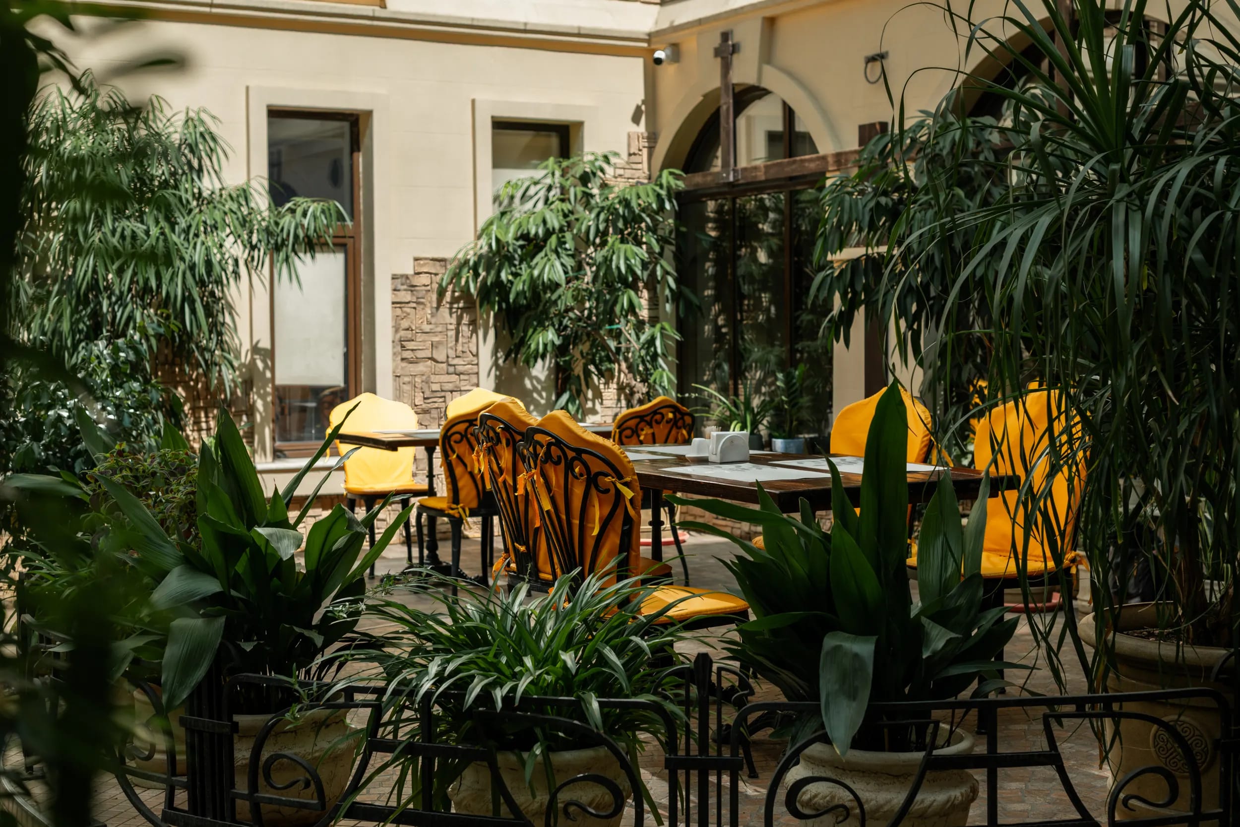 Ресторан «Свои люди» — здесь вас встречают как родных